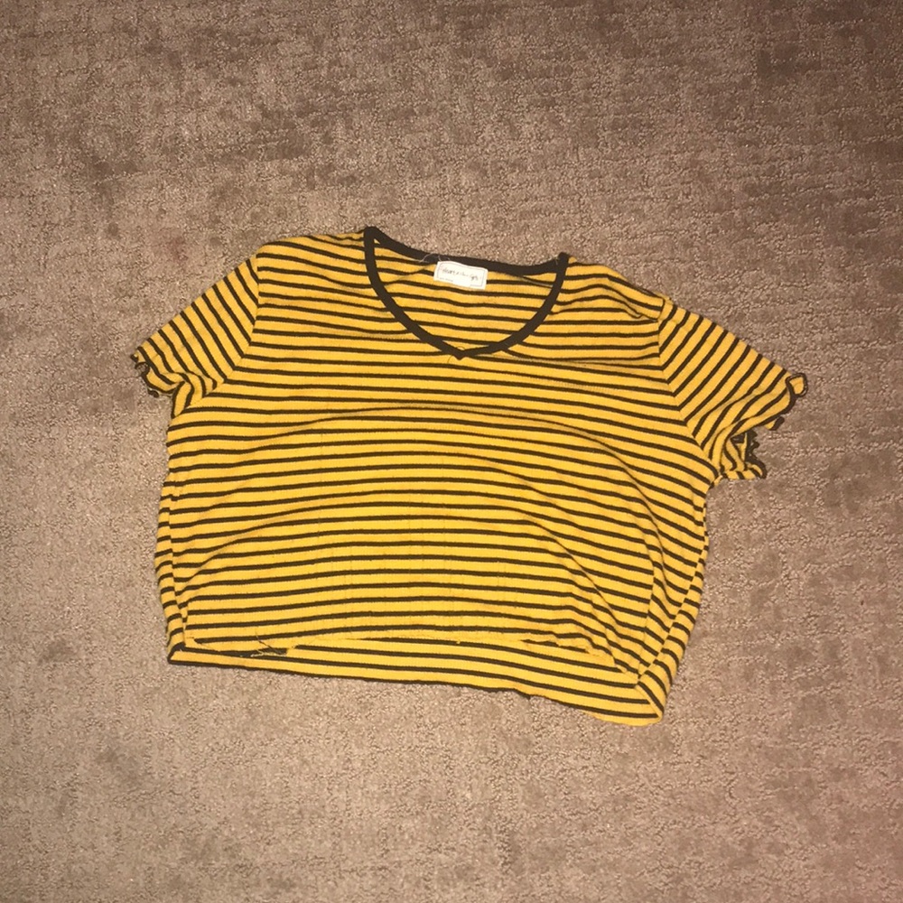 Yellow and black cropped t-shirt
